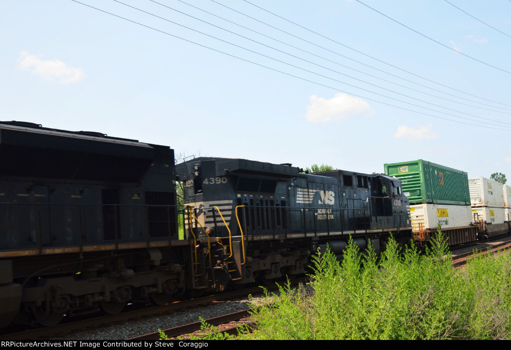 NS 4390 Long Hood to Cab Shot